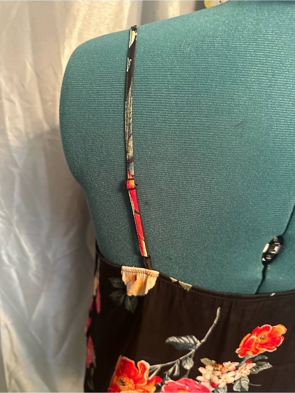 Old Navy Black satin Floral Spaghetti-Strap Camisole XL - Picture 6 of 6